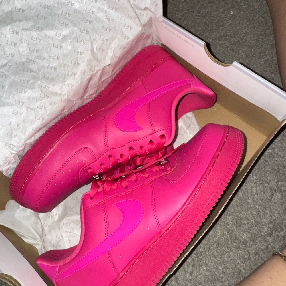 Hot pink Nike Air Force 1’s

Worn Once